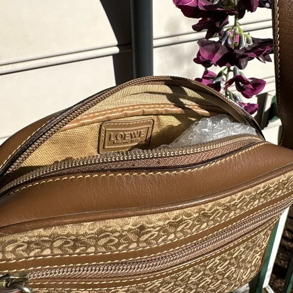 Vintage Loewe Signature Logo Canvas Crossbody | Rare | Excellent Condition - Picture 6 of 13
